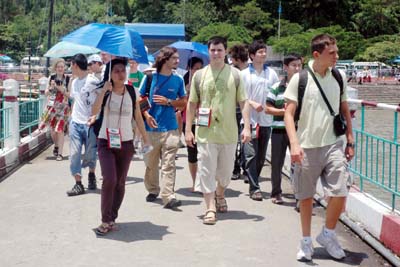 Vietnam attracts over 2 3 million foreign tourists in first quarter